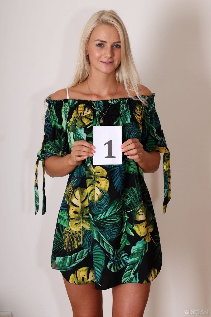 Арина, 24 года, 2 размер груди
